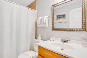 Charming Condo w/ Pool – Close to the Beach, Near Lighthouse & Downtown - Image 5