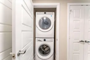 Luxe 1BR luxe suite close to Downtown w/ fast WiFi - Image 2