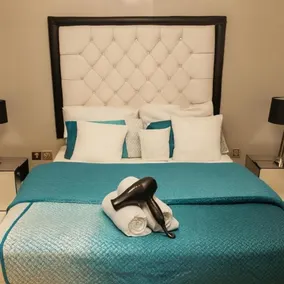 Sleeps 4 - Parking - Wifi - Image 5