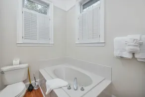 Updated Coast Cottage! Heated Pool, Private Beach Access - Close to EVERYTHING! - Image 5