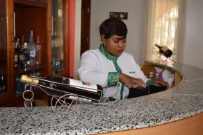 Tommy's Airport Hotel - Image 4