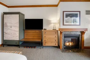 Stunning Studio - Top Floor Views! - Ski in/out - Image 2