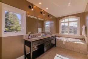 Robin Hoods Retreat - Image 5