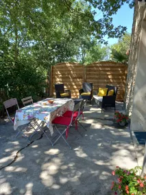 Apartment with lovely enclosed terrace overlooking Mont Ventoux and swimming pool. - Image 5