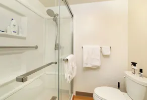 2 bed, 21/2 bath condo, heated pool - Image 2