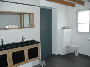 Industrial-Style Cottage near Le Mans - 2 BR, Garden, Pool Access, All-Inclusive - Image 2
