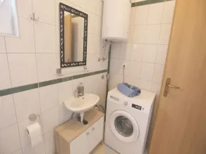 Apartment Marica - Spacious accommodation for 8 people with pool - Image 4