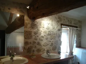 Ejendom så charmerende med dens kapel og tårne - Image 3