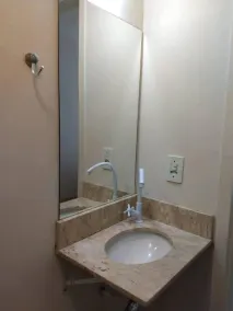 Excellent location, 700 meters from Praia de Belas shopping mall. - Image 4