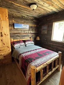 Rustic cabin high in the mountains close to Yellowstone, Tetons and Jackson Hole - Image 5