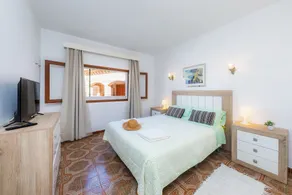 Beautiful Vacation Home \"Can Rosito\" with Sea View, Wi-Fi, Balcony & Terrace - Image 5