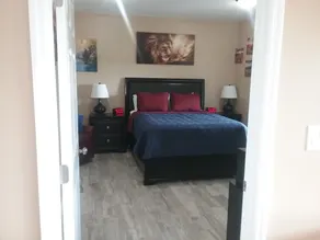 NOUVELLE LISTE! 79 $ AVEC VUE SUR LA MONTAGNE, ANIMAL FAMILIER SUR 4 ACRES! - Image 4