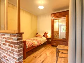 Charming Riverside Cottage with Authentic Decor, Private Garden, and Fishing Amenities - Image 5