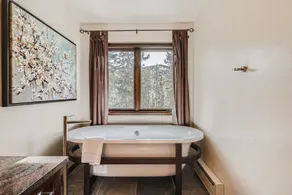 Moose Hill Lodge home - Image 5