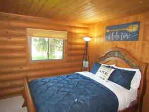 Lake Winnebago waterfront 3 bedroom Log home on a private lot with a great view! - Image 5