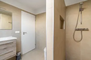 Modernly Furnished Holiday Home for 6 People - Image 4