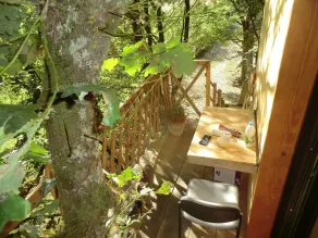 Cabin perched in the trees with jacuzzi and swimming pool - Image 3