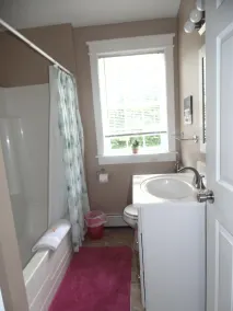 UNDERBARA OCH MODERN beskriver sex sovrum hem byggdes bara två år sedan. - Image 5