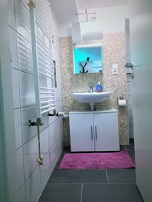 Apartment in green surroundings - Image 2