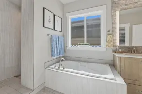 The Blue Heart with Hot Tub - Image 3