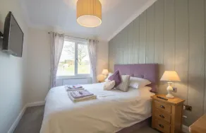 Luxury Family Beechwood Lodge With Hot Tub - Image 5