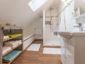 Cozy Retreat: Beach, Countryside & City - Family-Friendly with Garden & Bikes - Image 2