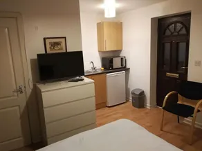 Independent one bedroom apartment with its own private access - Image 5