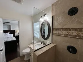 Högt uppgraderad, 5 Bed, 4, 5 ba, New Pool w / Jacuzzi, 1/2 mil promenad till Disney - Image 4