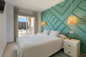 Family Getaway To The Beach! Luxurious Seanfront Retreat. - Only families - Image 2