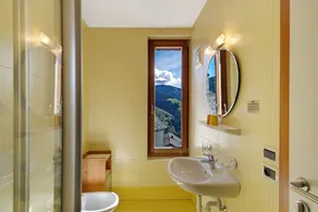 Apartment 'B' with Mountain View, Balcony and Wi-Fi - Image 3