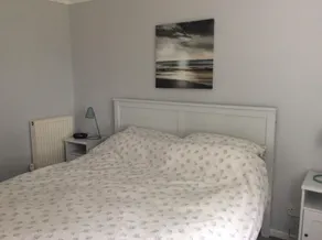 Bungalow med 3 soveværelser med stor sikker have tæt på sandstrande - Image 2