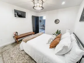 NEW! The Lofts - Industrial/modern loft within walking distance to downtown! - Image 5