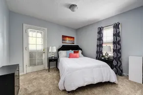 Cozy Apartment in Safe Area ~ 15 min from Cleveland Clinic ~ Long Stays Welcome - Image 4