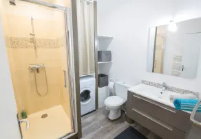Grandes 36m2 estudio orientado al sur y bordeando la plaza Marcadieu - Image 2