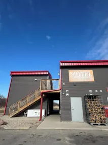 Richer Esso and Motel - Image 3
