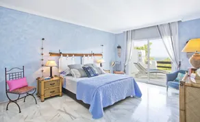 Emplacement magnifique près de Marbella. Grande terrasse. Superbes vues sur la mer et la montagne - Image 5