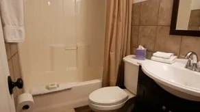6 Bed 6 bath Country Red Brick Home - Image 4