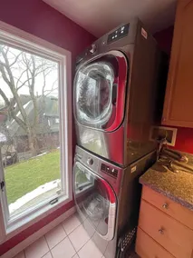 Open layout with views, jacuzzi tub - Image 3