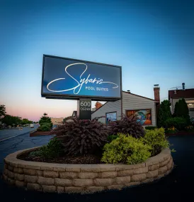Sybaris Pool Suites - Image 5