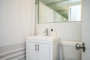 ATL Downtown 2BR Stay with Parking L8 - Image 3