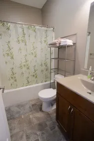 Cozy updated Condo. Close to shopping and restaurants. - Image 3