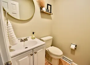 Spacious, comfortable home, close to Killington and Pico. Sleeps 8. - Image 2