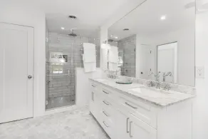Westhampton Beach Stunning One Level Home - Image 3