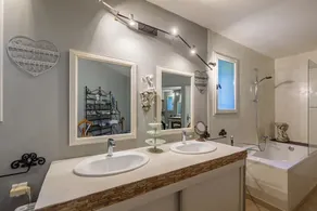 GORDES Privat villa og swimmingpool på skovklædt og lukket jord på 2000 m2 - Image 3