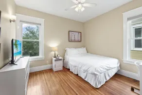 Cozy Upper 3 bed 2 full bath + loft + balcony - Image 5