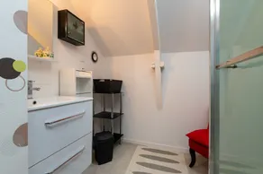 Studio Apartment 'Dans Maison Proche Gare' with Shared Terrace, Shared Garden and Wi-Fi - Image 3