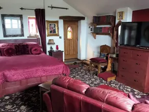 Romantic getaway set in 5 acres. - Image 4