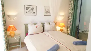 Large bungalow w/private pool, few min. from the sea, protected inner courtyard. - Image 5