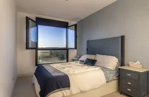 Modern 3 bedroom penthouse with mountain and sea views. - Image 4