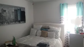 The Jahmtons Guest Room - Image 4